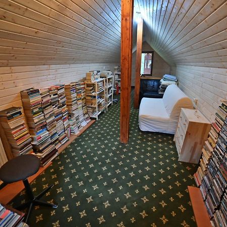 Casa De Vacanta Satic Piatra Craiului La Doi Viermi Luaran gambar