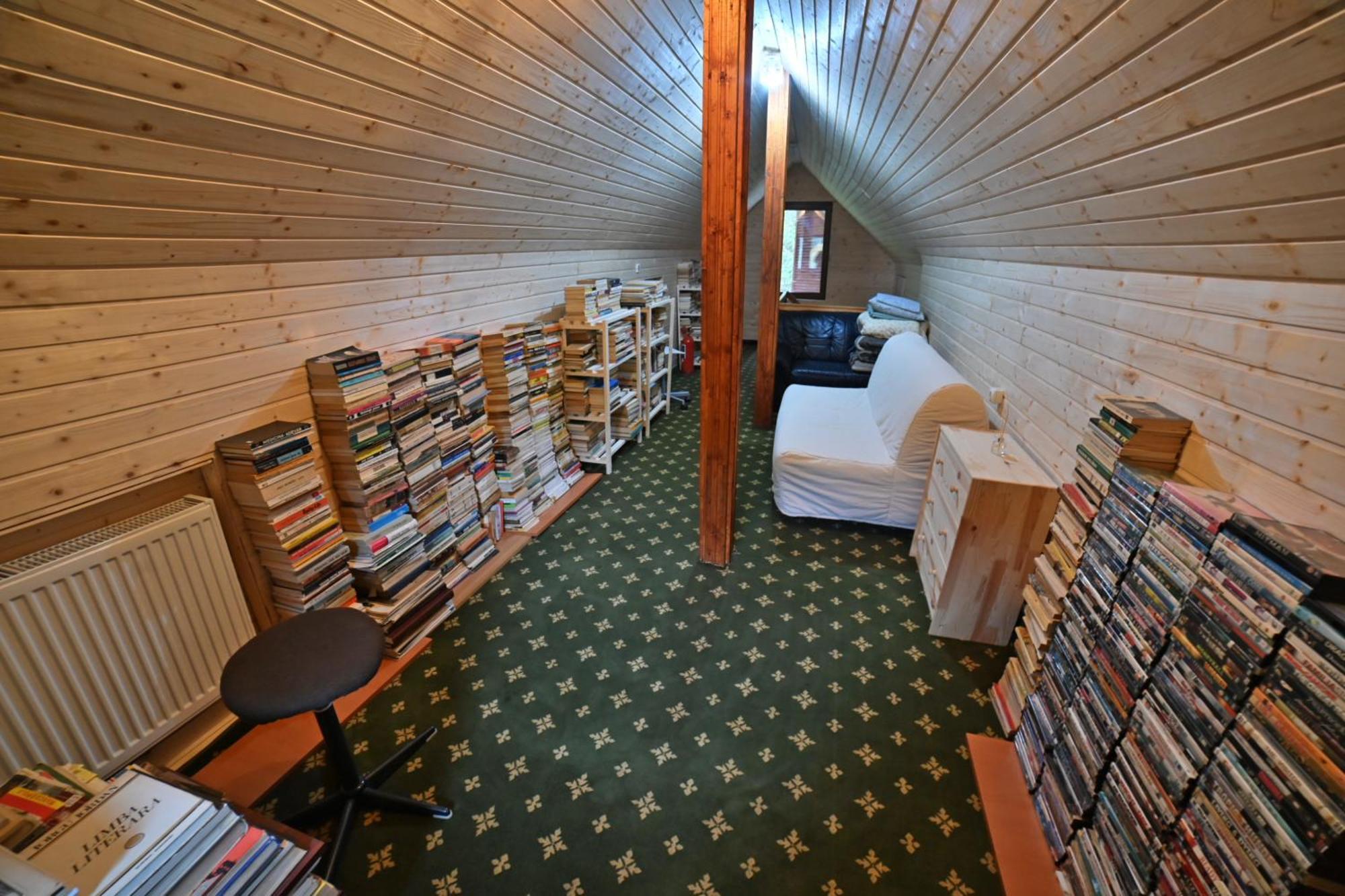 Casa De Vacanta Satic Piatra Craiului La Doi Viermi Luaran gambar