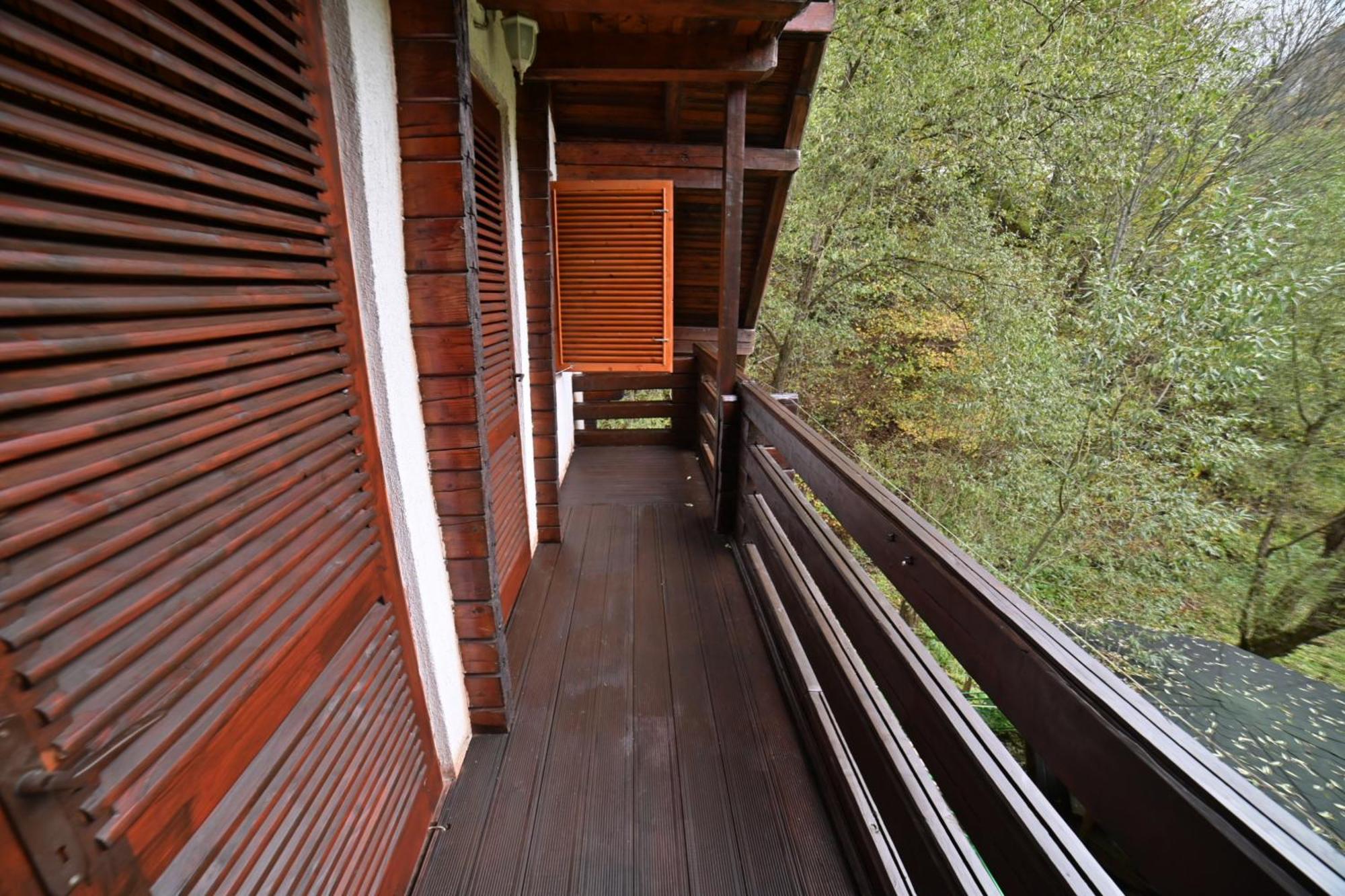 Casa De Vacanta Satic Piatra Craiului La Doi Viermi Luaran gambar
