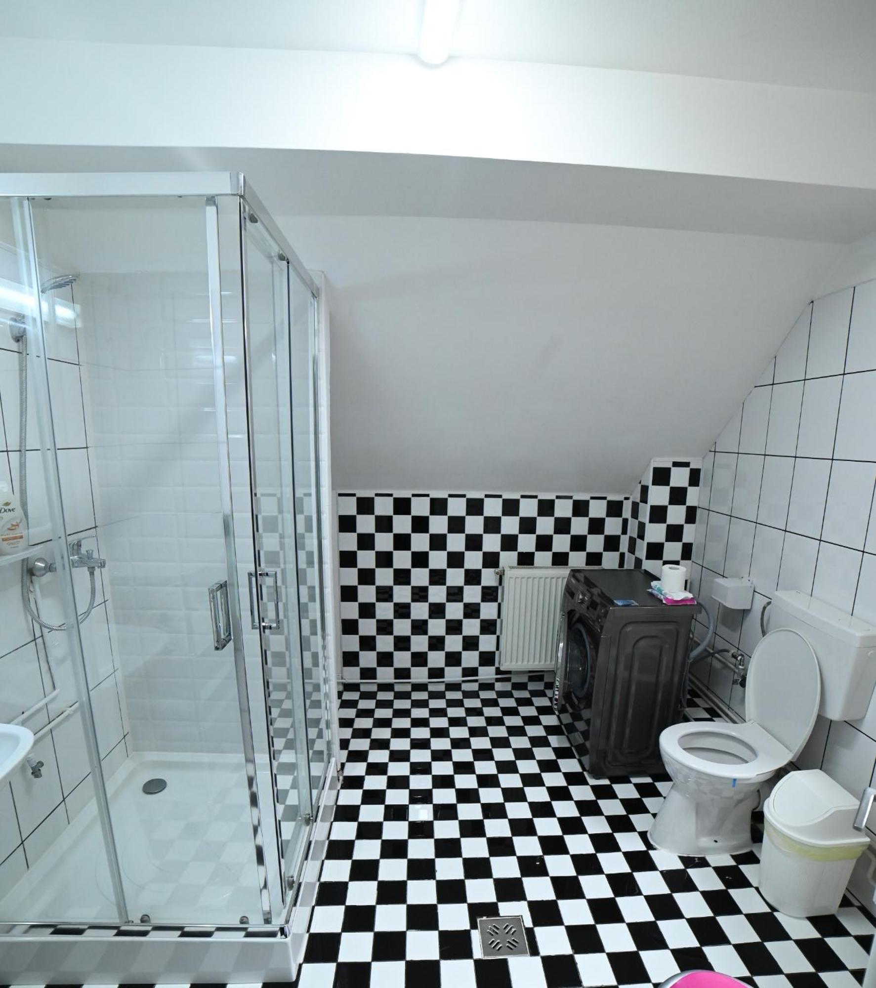 Casa De Vacanta Satic Piatra Craiului La Doi Viermi Luaran gambar