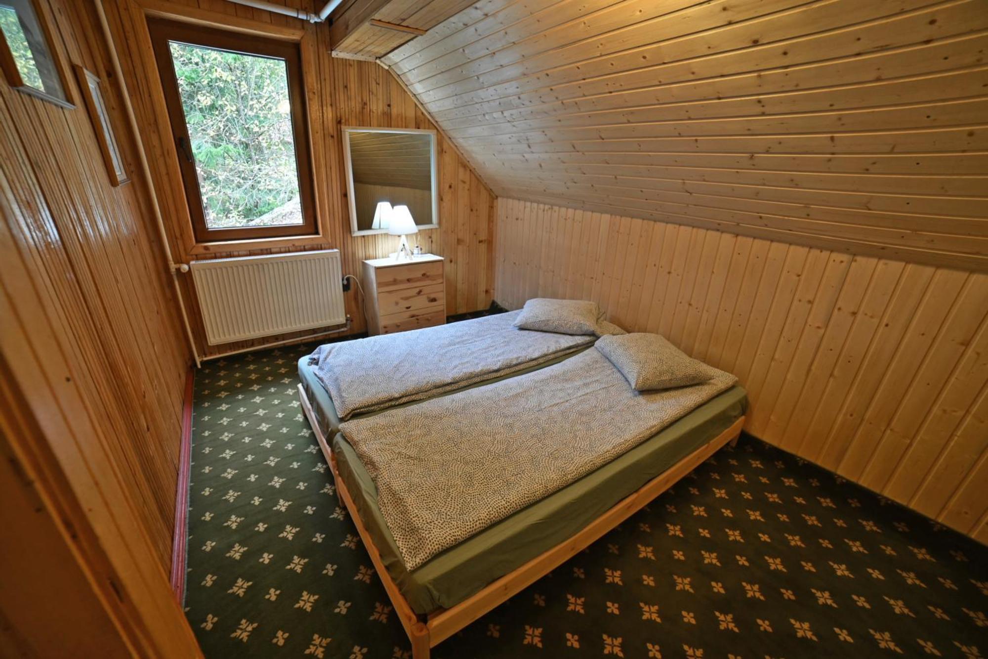 Casa De Vacanta Satic Piatra Craiului La Doi Viermi Luaran gambar