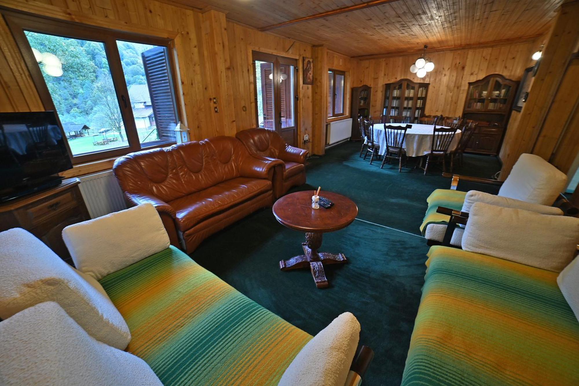 Casa De Vacanta Satic Piatra Craiului La Doi Viermi Luaran gambar