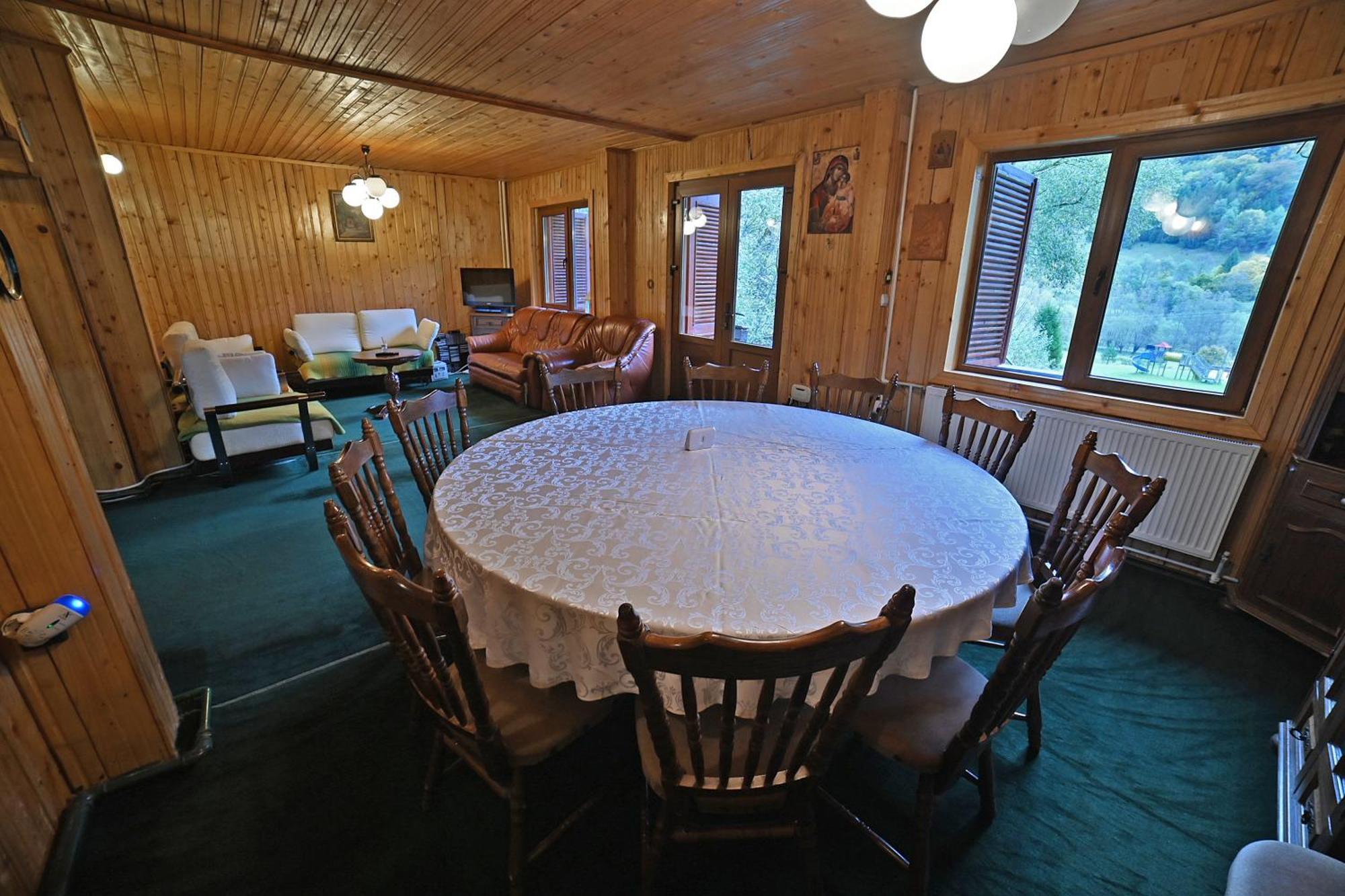 Casa De Vacanta Satic Piatra Craiului La Doi Viermi Luaran gambar
