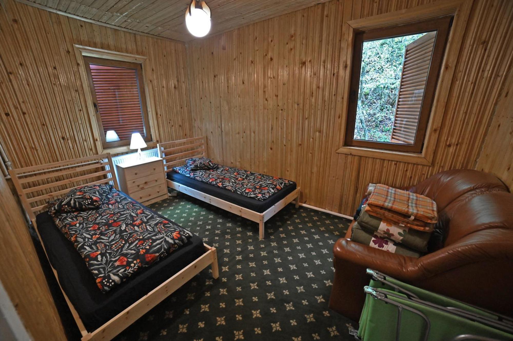 Casa De Vacanta Satic Piatra Craiului La Doi Viermi Luaran gambar