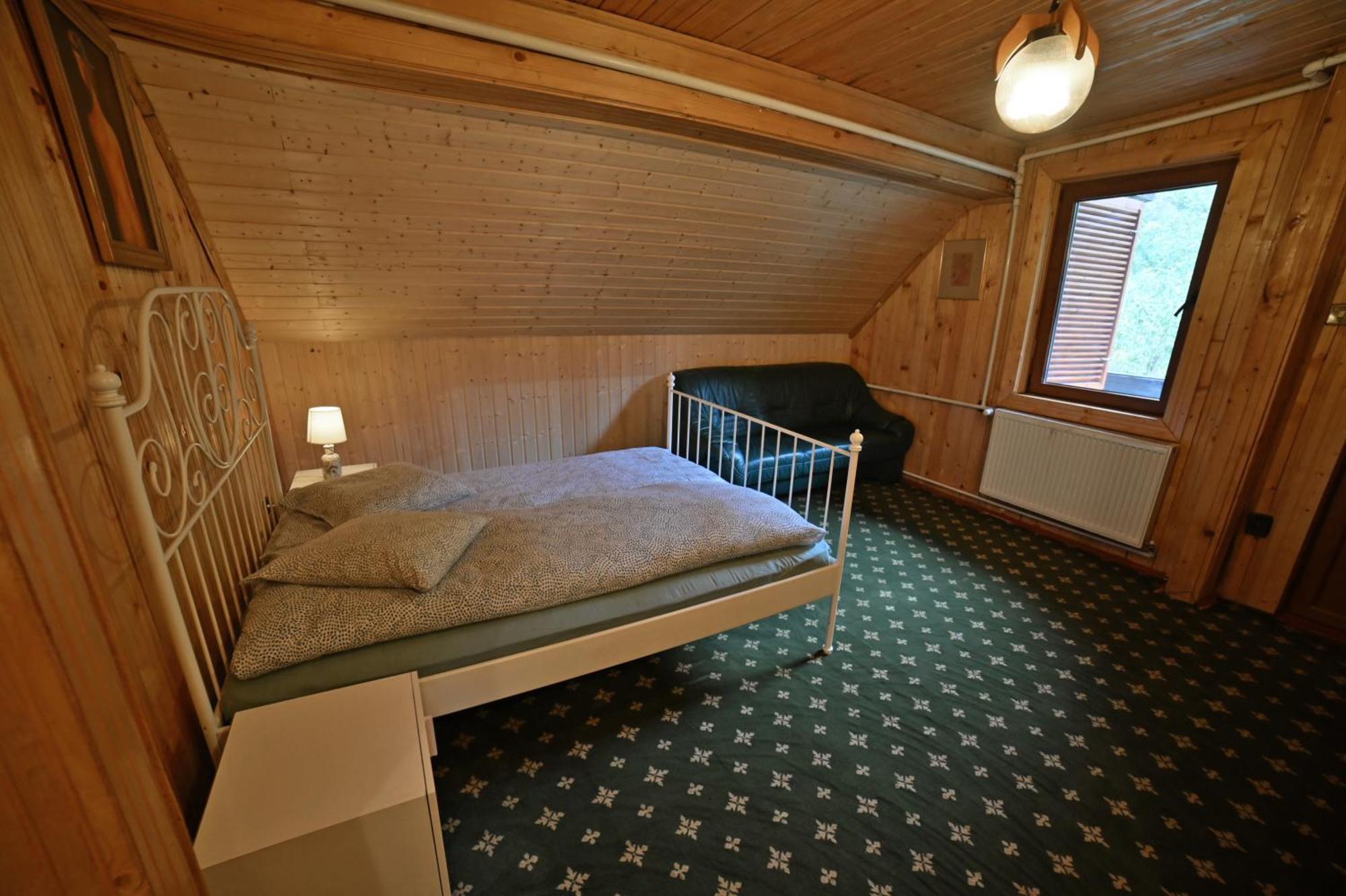 Casa De Vacanta Satic Piatra Craiului La Doi Viermi Luaran gambar